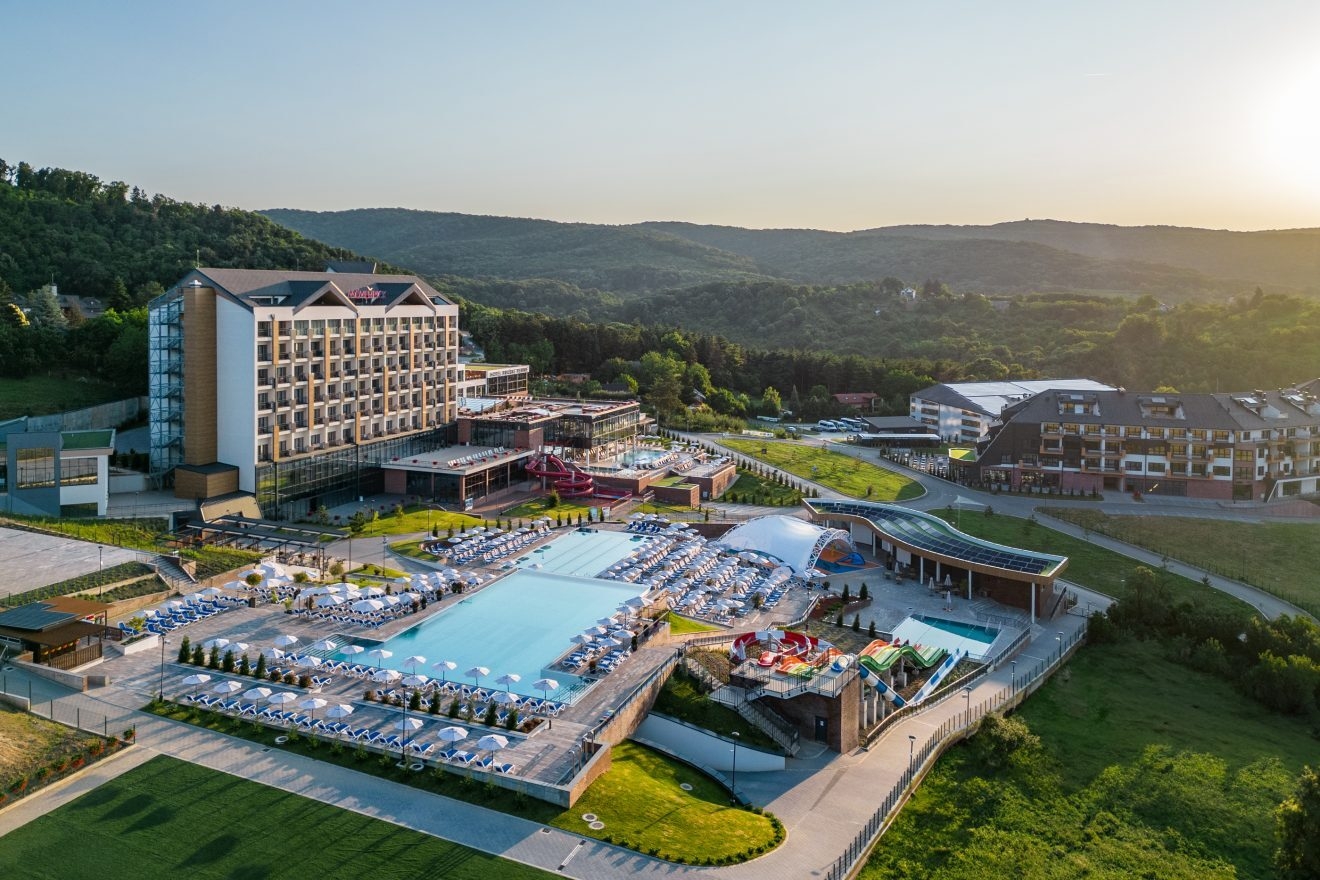SPA kompleks Fruške terme sa bazenima, iz vazduha